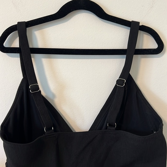 Ribbed swim top. New. - Picture 4 of 4